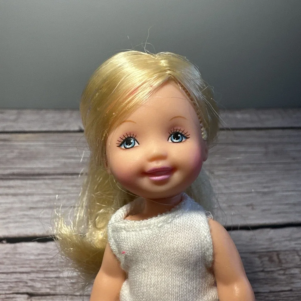 Vintage Mattel Kelly Barbie's little Sister Blonde Hair Blue Eyes 1994